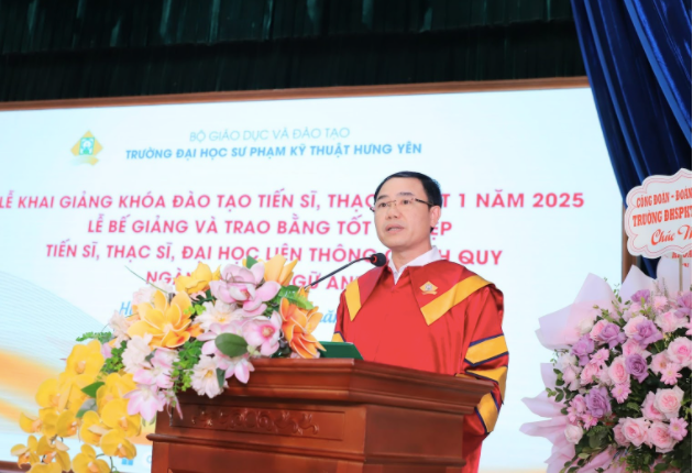 Tân Tiến sĩ Nguyễn Văn tự hào khi phát biểu tại buổi lễ. Ảnh: NTCC anh-chup-man-hinh-2025-09-19-luc-205752.png