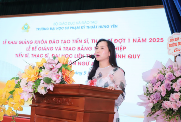 Học viên Hoàng Thị Hồng Lê chia sẻ tại buổi lễ. Ảnh: NTCC. anh-chup-man-hinh-2025-09-19-luc-205702.png