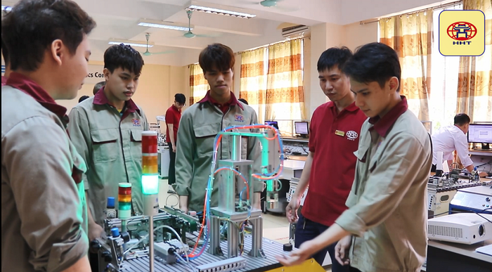 Để trở thành trường chất lượng cao, các trường cần nâng cấp xưởng thực hành, phòng thí nghiệm theo mô hình gần doanh nghiệp. Ảnh: hht.edu.vn