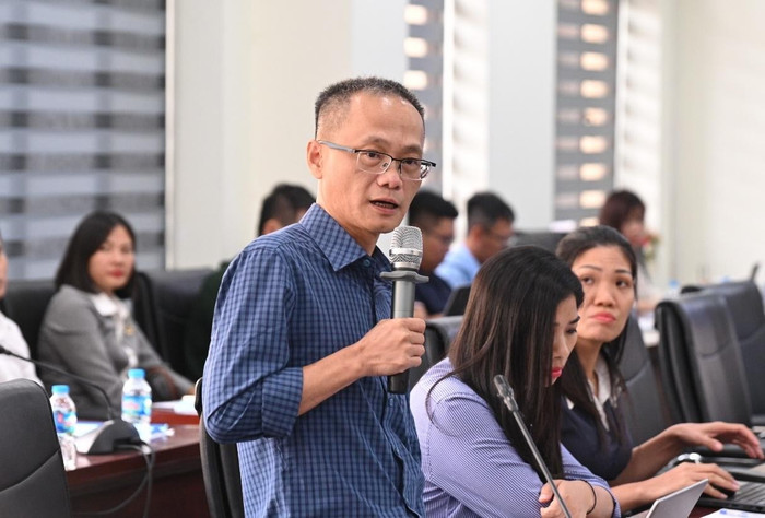 Tiến sĩ Nguyễn Ngọc Bình - Trưởng khoa Ngôn ngữ học, Trường Đại học Khoa học Xã hội và Nhân văn, Đại học Quốc gia Hà Nội Tiến sĩ Nguyễn Ngọc Bình - Trưởng khoa Ngôn ngữ học, Trường Đại học Khoa học Xã hội và Nhân văn, Đại học Quốc gia Hà Nội