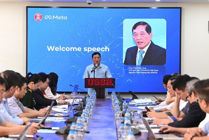 Theo ông Trần Văn Tùng - Chủ tịch Hội Thông tin Khoa học và Công nghệ Việt Nam, nguyên Thứ trưởng Bộ Khoa học và Công nghệ, trí tuệ nhân tạo đã thay đổi tư duy và việc triển khai các nhiệm vụ trong mọi lĩnh vực Theo ông Trần Văn Tùng - Chủ tịch Hội Thông tin Khoa học và Công nghệ Việt Nam, nguyên Thứ trưởng Bộ Khoa học và Công nghệ, trí tuệ nhân tạo đã thay đổi tư duy và việc triển khai các nhiệm vụ trong mọi lĩnh vực