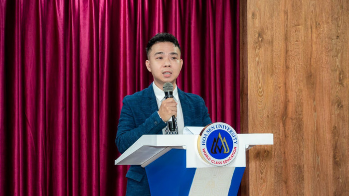 Thạc sĩ Trần Minh Nhựt – Giám đốc Chương trình Thiết kế Thời trang, Khoa Thiết kế - Nghệ thuật, Trường Đại học Hoa Sen. Ảnh: NVCC