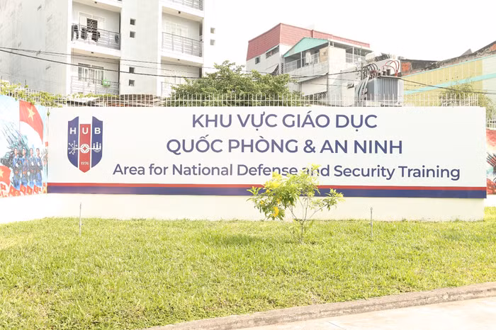 Khu vực Giáo dục quốc phòng và an ninh của Trường Đại học Ngân hàng Thành phố Hồ Chí Minh. Ảnh: NTCC