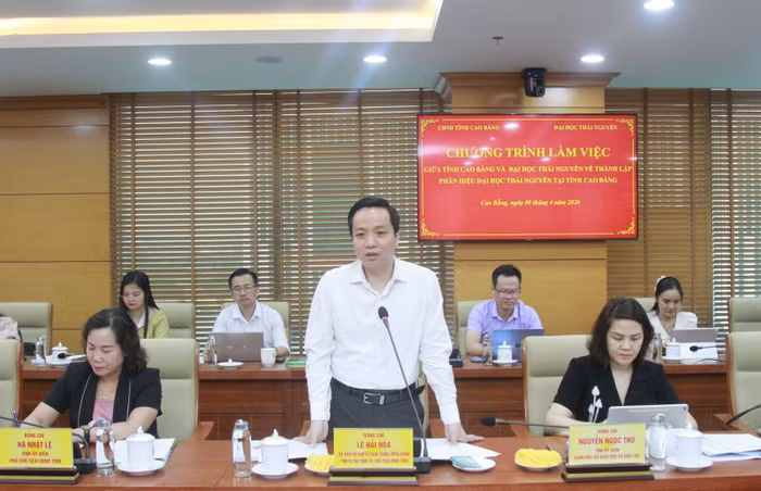 Đồng chí Lê Hải Hòa - Ủy viên Dự khuyết Ban Chấp hành Trung ương Đảng, Phó Bí thư Tỉnh ủy, Chủ tịch UBND tỉnh Cao Bằng phát biểu chỉ đạo tại buổi làm việc.