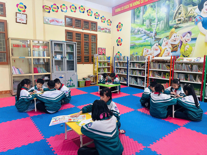 Việc trao tặng sách của NXBGDVN đã giúp Trường Tiểu học Yên Nguyên mở rộng không gian học tập để học sinh chủ động tiếp cận tri thức. Ảnh minh họa: NVCC. z7028111398669-febfe2227ff1f1583fb1f6302f44d26f.jpg