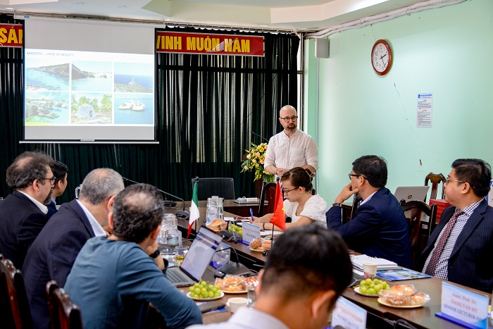 Trường Đại học Tài chính -Marketing trong buổi làm việc và ký kết với các trường Đại học ở Italia. Ảnh: website nhà trường. Trường Đại học Tài chính -Marketing trong buổi làm việc và ký kết với các trường Đại học ở Italia. Ảnh: website nhà trường.