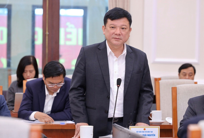 Phó giáo sư, Tiến sĩ Hoàng Văn Hùng - Giám đốc Đại học Thái Nguyên trao đổi tại hội nghị.