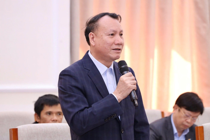 Phó giáo sư, Tiến sĩ Nguyễn Đức Sơn - Hiệu trưởng Trường Đại học Sư phạm Hà Nội trao đổi tại hội nghị.