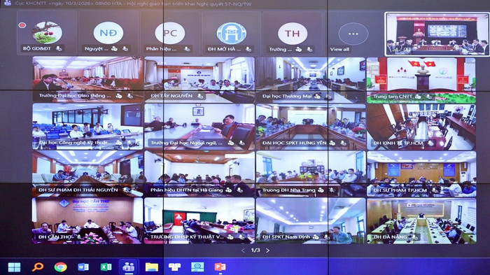 Đại biểu dự hội nghị trực tuyến.