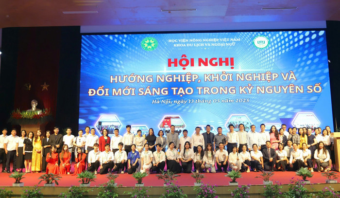 Khoa Du lịch và Ngoại ngữ tổ chức nhiều hoạt động chuyên môn, ngoại khóa cho sinh viên. Ảnh: NVCC 4.png