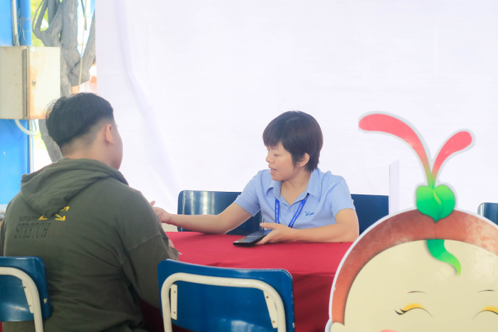Đội ngũ cán bộ tiếp nhận và xử lý hồ sơ sẽ làm việc xuyên suốt từ 7h30 đến 17h00 mỗi ngày,từ ngày 24/8 đến 30/8/2025. img-22.jpg