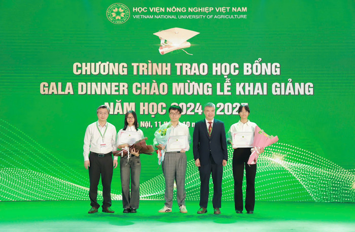 Hàng năm, Học viện Nông nghiệp Việt Nam dành hàng chục tỷ đồng cho các chương trình học bổng khuyến khích học tập, học bổng khởi nghiệp. Ảnh: NTCC hoch-bong.png
