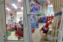 Nhiều trường công lập ở Hà Nội vẫn quá tải sĩ số, có nên mở rộng đào tạo song bằng?