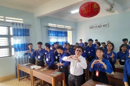 Người thầy gần 20 năm “vượt núi băng rừng” gieo chữ cho học sinh vùng sâu, vùng xa