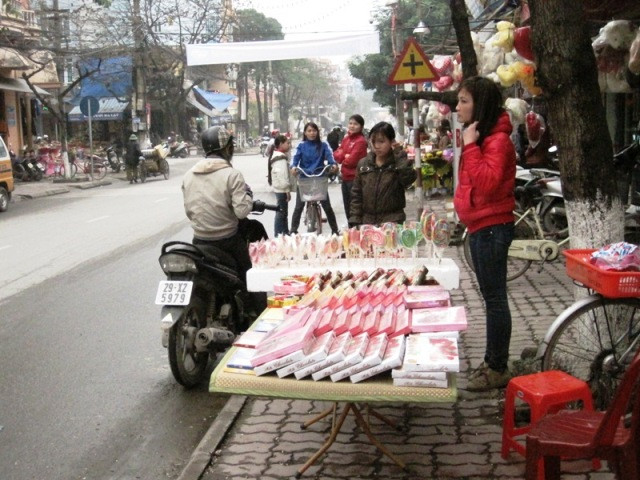 Chủ hàng quán ngán ngẩm