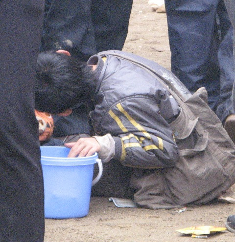 Một số em đã bị những kẻ xấy lợi dụng để bóc lột số tiền các em kiếm được. (ảnh: Hải Son)