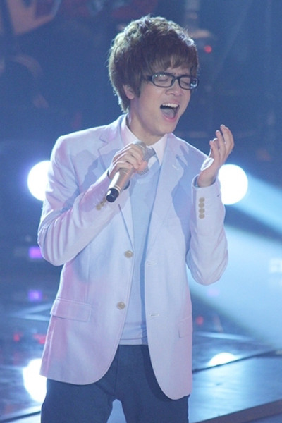 Nói về việc khán giả so sánh mình với ca sĩ Bằng Kiều, chàng “hoàng tử kính cận” cho biết: “Sau vòng Giấu mặt, tôi cũng nghe nhiều nhận xét rằng mình có giọng hát giống với anh Bằng Kiều. Nhưng tôi nghĩ còn lâu lắm mình mới được như anh ấy. Anh Bằng Kiều là một trong những người tôi rất yêu mến và ngưỡng mộ. Nhưng dù sao, là một nghệ sĩ, tôi vẫn mong muốn các bạn yêu mến vì giọng hát của mình chứ không phải vì giống với một ca sĩ nào cả.” (Theo ione)