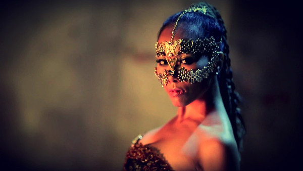 Dự kiến MV Độc bước sẽ ra mắt khán giả vào ngày Phụ nữ Việt Nam 20/10 và Đoan Trang cũng sẽ tổ chức đêm nhạc của riêng mình vào tối cùng ngày tại phòng trà Đồng Dao mang tên Cho em quên tuổi ngọc với những tình khúc xưa lãng mạn để dành tặng khán giả yêu mến mình nhân ngày đặc biệt này.