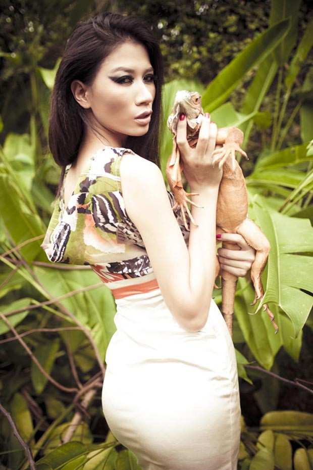 Những lời nói thẳng thắn của Trang Trần trong chính nghề của mình đã vô tình đụng chạm đến nhiều người. Họ bóng gió nói cô là kẻ thích gây scandal để nổi tiếng, tự “vạch áo cho người xem lưng”… Nhưng Trang Trần luôn mạnh mẽ: “Tôi chỉ nói cái sự thật nhiều người biết mà không dám đối mặt hay là tránh né nó.”