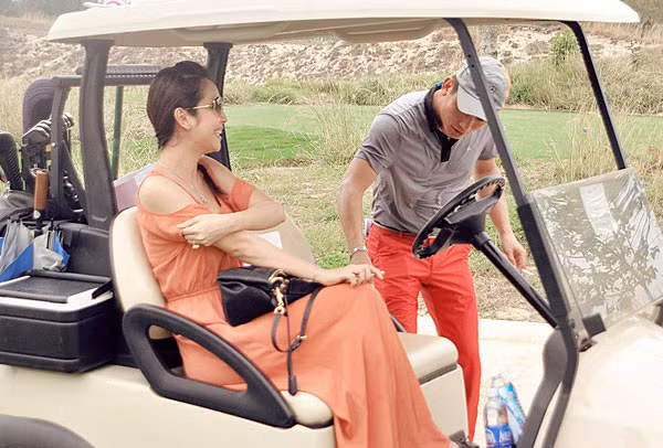 Jennifer cũng cùng anh sát cánh trong cuộc sống hằng ngày.