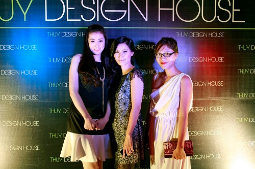 Cô liên tiếp xuất hiện trong các sự kiện của showbiz, ngoài ra, còn rất nhiệt tình tham gia các hoạt động vì cộng đồng. Cô liên tiếp xuất hiện trong các sự kiện của showbiz, ngoài ra, còn rất nhiệt tình tham gia các hoạt động vì cộng đồng.