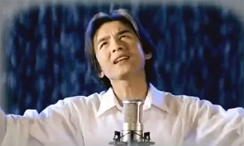 Đến nay, khuôn mặt Đan Trường không có nhiều khác biệt. Có chăng chỉ là sự thay đổi về mái tóc.