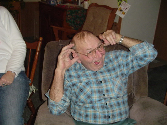 Dân mạng chào chua trước độ 'nhố' của cụ ông này.