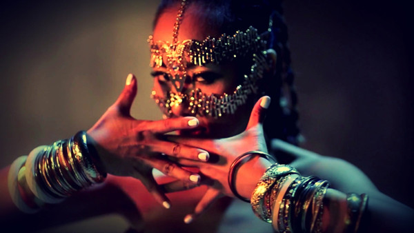 Trước khi lên xe hoa, Đoan Trang đã kịp "dắt túi" một sản phẩm âm nhạc rất đáng để ngóng chờ đó là MV Độc bước.