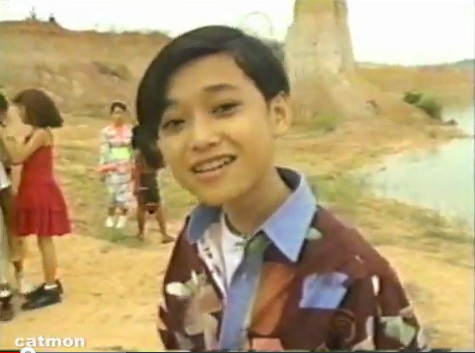 Nổi lên từ phong trào ca hát thiếu nhi tại TP Hồ Chí Minh từ bé, Quang Vinh là một trong những gương mặt được yêu mến và được các trung tâm băng đĩa, đài truyền hình ghi hình khá nhiều các chương trình ca nhạc thiếu nhi. Đây là nền tảng tốt giúp cho Quang Vinh có điều kiện làm quen và trưởng thành trên các sân khấu. Nổi lên từ phong trào ca hát thiếu nhi tại TP Hồ Chí Minh từ bé, Quang Vinh là một trong những gương mặt được yêu mến và được các trung tâm băng đĩa, đài truyền hình ghi hình khá nhiều các chương trình ca nhạc thiếu nhi. Đây là nền tảng tốt giúp cho Quang Vinh có điều kiện làm quen và trưởng thành trên các sân khấu.