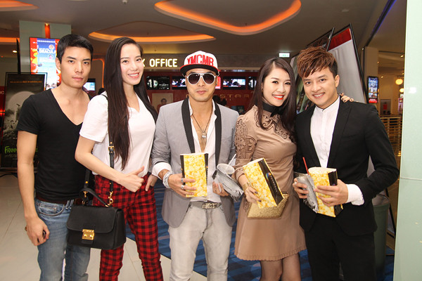 Từ sau khi công khai tình cảm đến nay, Chung Thục Quyên và bạn trai Philip Lê luôn "sát cánh bên nhau" trong hầu hết mọi sự kiện.