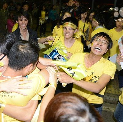 Hình ảnh "fan cuồng" K-pop gây tranh cãi trong thời gian gần đây.