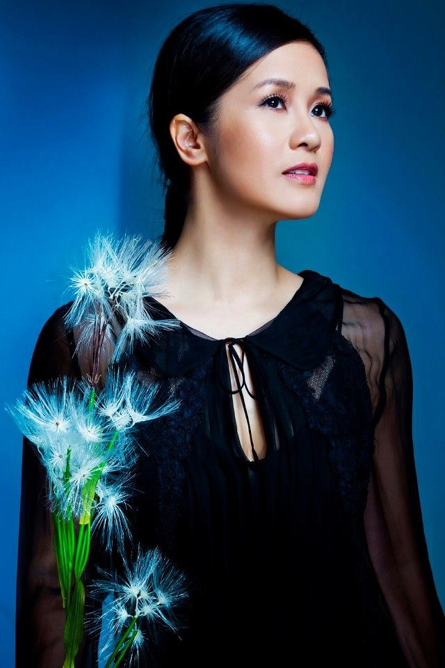 Hồng Nhung quyến rũ với sắc đen bí ẩn.