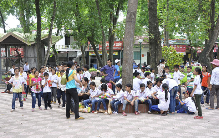 Đây cũng là dịp các em học sinh được đi du lịch và vui chơi cùng tập thể lớp. Đây cũng là dịp các em học sinh được đi du lịch và vui chơi cùng tập thể lớp.