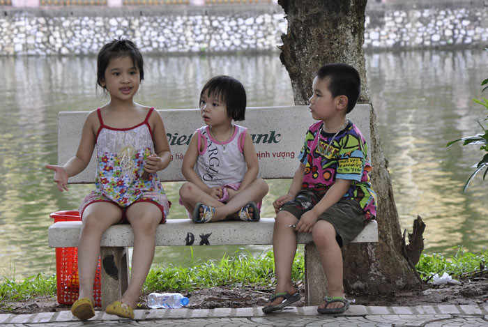 Sự hồn nhiên, trong sáng của các em nhỏ. Sự hồn nhiên, trong sáng của các em nhỏ.