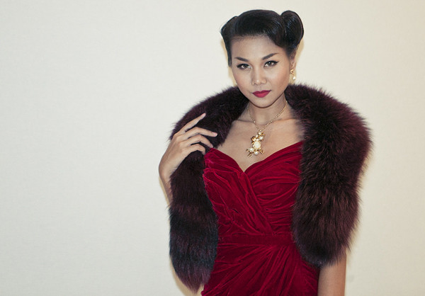 Là khách mời tại Milan Fashion Week Springs/Summer 2013, Thanh Hằng đã chuẩn bị kỹ lưỡng về trang phục, phụ kiện, nhằm tạo hình ảnh ấn tượng với bạn bè quốc tế. >>Chi tiết chùm ảnh