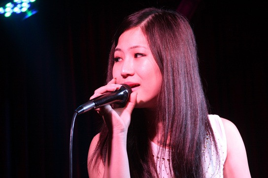 Huấn luyện viên Thu Minh cũng tranh thủ thời gian đến để hướng dẫn các học trò của mình tập luyện cho phần sing-off, mặc dù 18h tối qua cô phải có mặc ở sân bay để đi diễn. Huấn luyện viên Thu Minh cũng tranh thủ thời gian đến để hướng dẫn các học trò của mình tập luyện cho phần sing-off, mặc dù 18h tối qua cô phải có mặc ở sân bay để đi diễn.