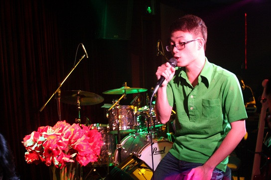 Trúc Nhân khá tập trung. Trúc Nhân khá tập trung.