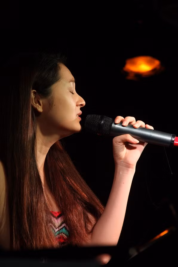 Bảo Anh hoàn toàn phủ nhận tin đồn này. Cô còn thách thức: ai có clip nóng cứ việc đưa ra.