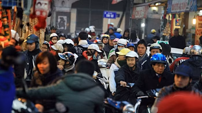 Tuyến đường này thường xuyên ùn tắc. Vào giờ cao điểm, luôn có 2 dân phòng đảm bảo công tác giao thông.