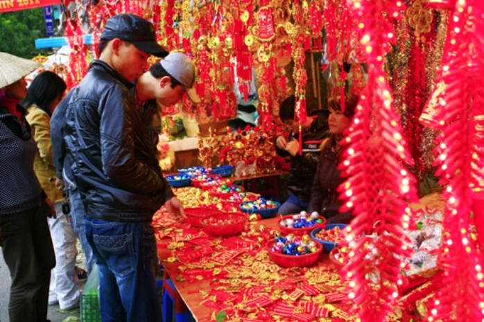 Tết đến gần, người dân lo không có tiền sắm "Tết" Tết đến gần, người dân lo không có tiền sắm "Tết"