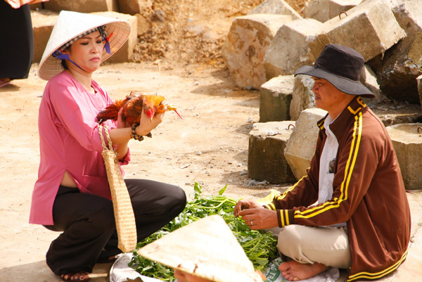 Ở ngoài đời, chị Chanh có khả năng tự coi bói nên đạo diễn Trần Cảnh Đông và Trần Đình Trung tận dụng khai thác sự đặc biệt này. Khán giả sẽ không khỏi ngỡ ngàng khi thấy hình ảnh một "thầy bói" Phương Thanh xem tướng số, lên đồng y như thật.