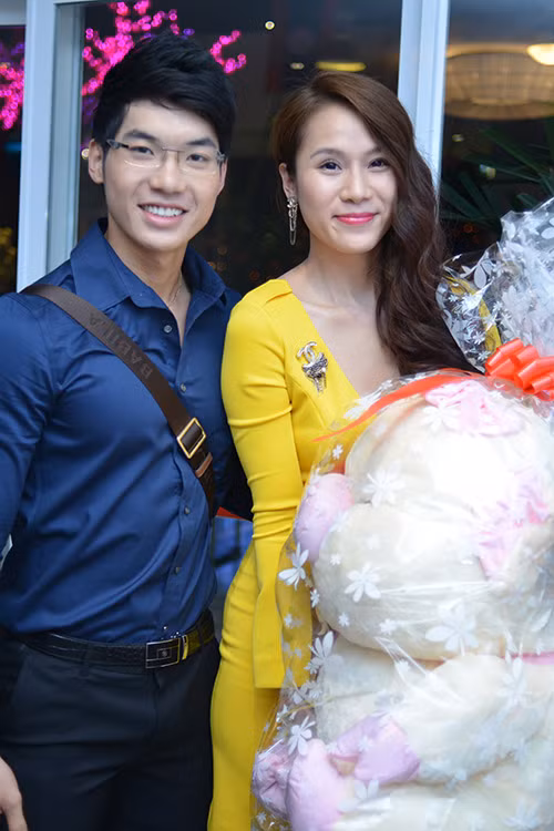 "Chân dài" được Trương Nam Thành tặng 1 chú gấu bông thật to