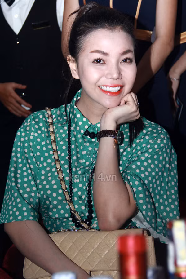 Á hâụ Trà Ngọc Hằng