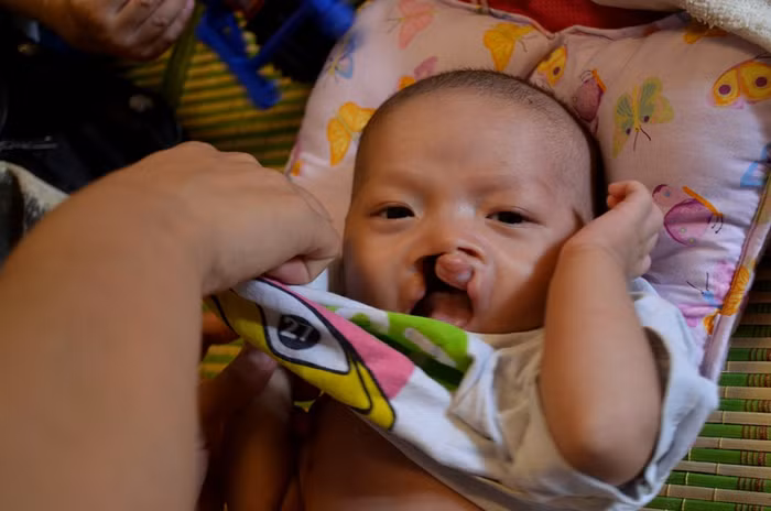 Mong cho em một nụ cười chọn vẹn. Mong cho em một nụ cười chọn vẹn.