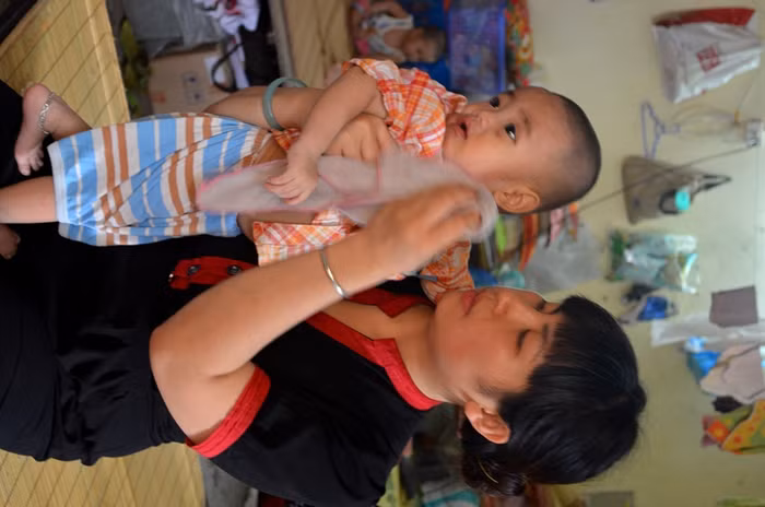 Biết đến chùa Bồ Đề qua một bài báo chị Đinh Thị Như Na, đang làm việc tại Gia Lâm đã đến thăm và chơi cùng các em. Biết đến chùa Bồ Đề qua một bài báo chị Đinh Thị Như Na, đang làm việc tại Gia Lâm đã đến thăm và chơi cùng các em.