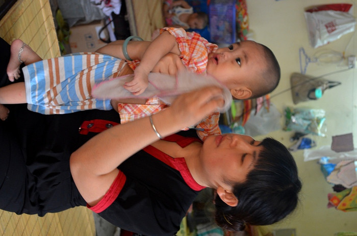 Biết đến chùa Bồ Đề qua một bài báo chị Đinh Thị Như Na, đang làm việc tại Gia Lâm đã đến thăm và chơi cùng các em. Biết đến chùa Bồ Đề qua một bài báo chị Đinh Thị Như Na, đang làm việc tại Gia Lâm đã đến thăm và chơi cùng các em.