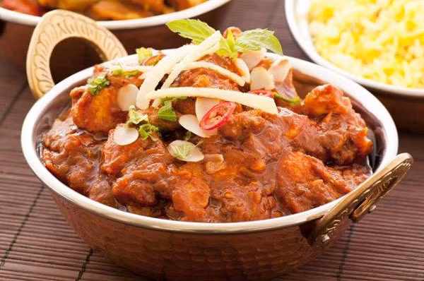 Trẻ em bị ho dị ứng không nên uống đồ uống có ga, bởi nó có thể gây ra một cơn ho kéo dài. Bạn cũng không nên ăn thức ăn cay khi bị ho vì nếu bạn đang ăn cay mà bị một cơn ho bất ngờ thì bạn sẽ dễ bị sặc và nguy hiểm.