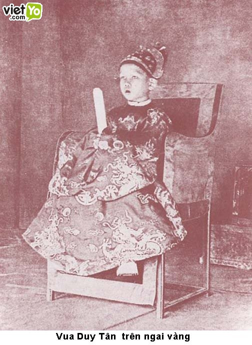 9. Vua Duy Tân (19 tháng 9, 1900 – 26 tháng 12, 1945) là vị Hoàng đế thứ 11 của nhà Nguyễn (ở ngôi từ 1907 tới 1916), sau vuaThành Thái. 9. Vua Duy Tân (19 tháng 9, 1900 – 26 tháng 12, 1945) là vị Hoàng đế thứ 11 của nhà Nguyễn (ở ngôi từ 1907 tới 1916), sau vuaThành Thái.