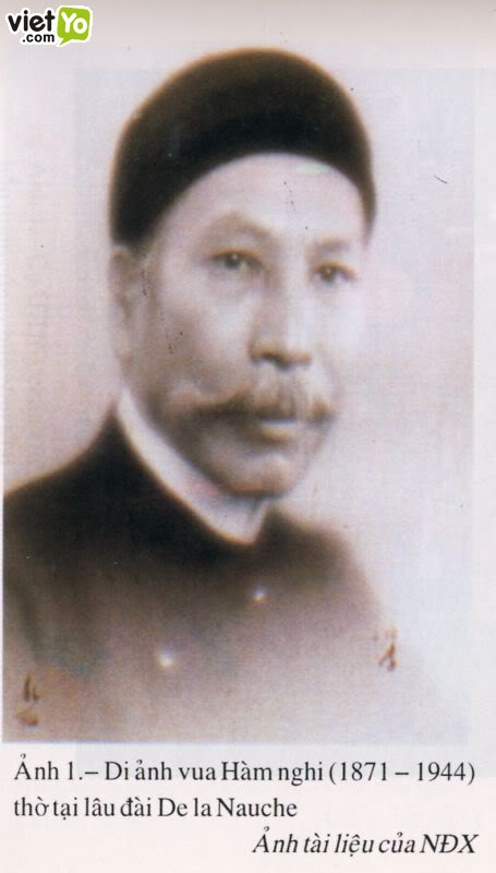 10. Hoàng đế Hàm Nghi ( 3 tháng 8 năm 1871 – 4 tháng 1 năm 1943) là vị Hoàng đế thứ 8 của nhà Nguyễn, vương triều phong kiếncuối cùng trong lịch sử Việt Nam. Ngày nay, Việt Nam xem ông, cùng với các vua chống Pháp Thành Thái, Duy Tân là ba vị vua yêu nước trong thời kỳ Pháp thuộc. 10. Hoàng đế Hàm Nghi ( 3 tháng 8 năm 1871 – 4 tháng 1 năm 1943) là vị Hoàng đế thứ 8 của nhà Nguyễn, vương triều phong kiếncuối cùng trong lịch sử Việt Nam. Ngày nay, Việt Nam xem ông, cùng với các vua chống Pháp Thành Thái, Duy Tân là ba vị vua yêu nước trong thời kỳ Pháp thuộc.