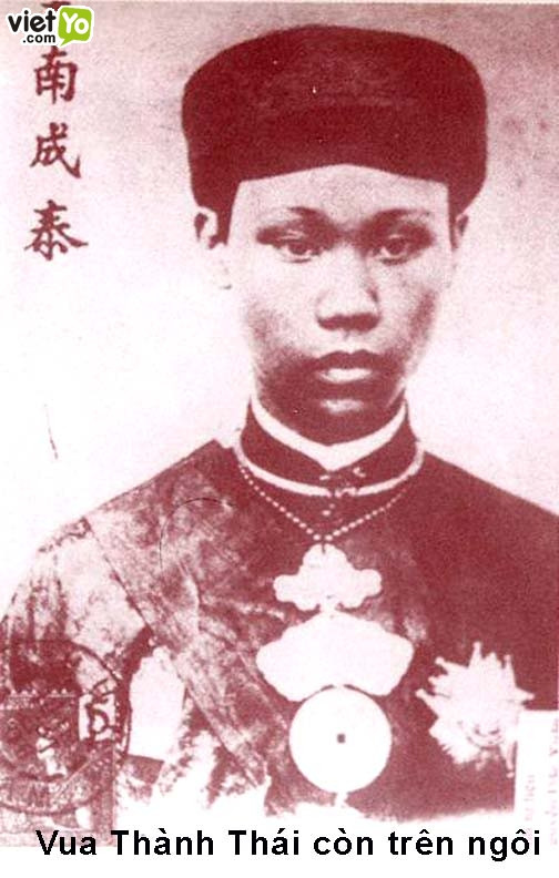 12, 13. Vua Thành Thái (14 tháng 3, 1879 – 24 tháng 3, 1954) là vị Hoàng đế thứ 10 của nhà Nguyễn, tại vị từ 1889 đến 1907. Do chốngPháp nên ông, cùng với các vua Hàm Nghi và Duy Tân, là 3 vị vua yêu nước trong lịch sử Việt Nam thời Pháp thuộc bị đi đày tại ngoại quốc 12, 13. Vua Thành Thái (14 tháng 3, 1879 – 24 tháng 3, 1954) là vị Hoàng đế thứ 10 của nhà Nguyễn, tại vị từ 1889 đến 1907. Do chốngPháp nên ông, cùng với các vua Hàm Nghi và Duy Tân, là 3 vị vua yêu nước trong lịch sử Việt Nam thời Pháp thuộc bị đi đày tại ngoại quốc